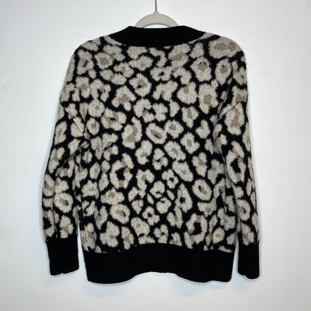 Vince Camuto Abstract Print Sweater - Picture 5 of 6